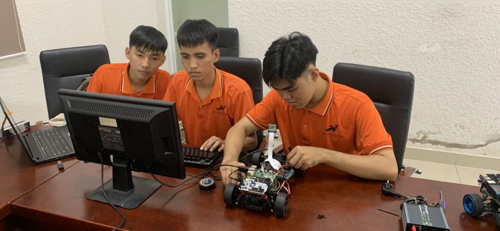 Đội LH-CDC tiếp tục hành trình tham gia Cuộc thi Bosch Future Mobility Challenge 2024 (BFMC).