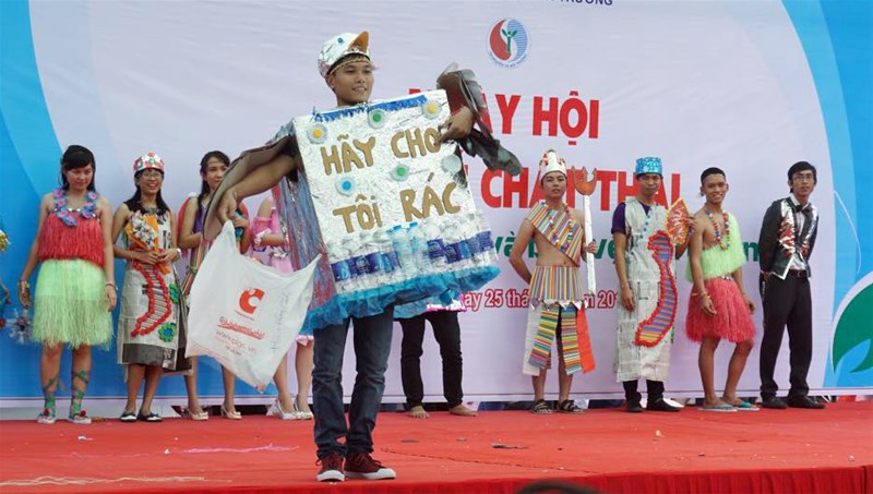 Cùng SV Ngành Môi trường “Tái chế - Tiết kiệm và bảo vệ môi trường”