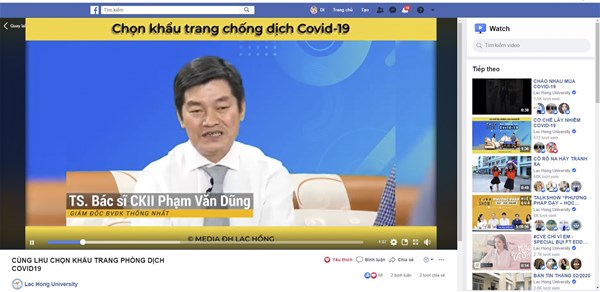 Khử khuẩn tay trước khi vào lớp, bằng sản phẩm nước rửa tay khô do nhà trường bào chế