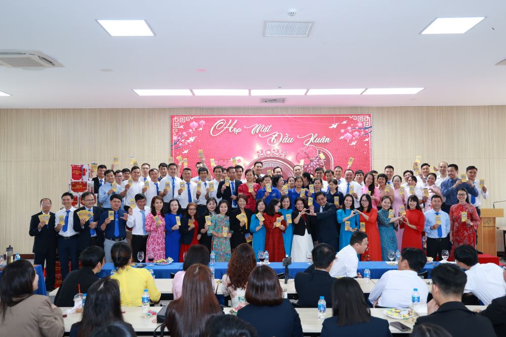 LHU họp mặt vui Xuân Ất Tỵ