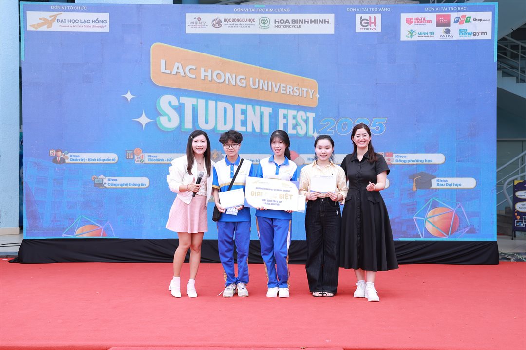 LHU Student Fest 2025 “bào tim” K28 trong ngày ra mắt