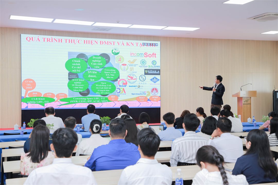 Vinh danh khen thưởng các cá nhân, nhóm tác giả trong lĩnh vực Khoa học và Công nghệ, kết nối phục vụ cộng đồng, và công tác sinh viên