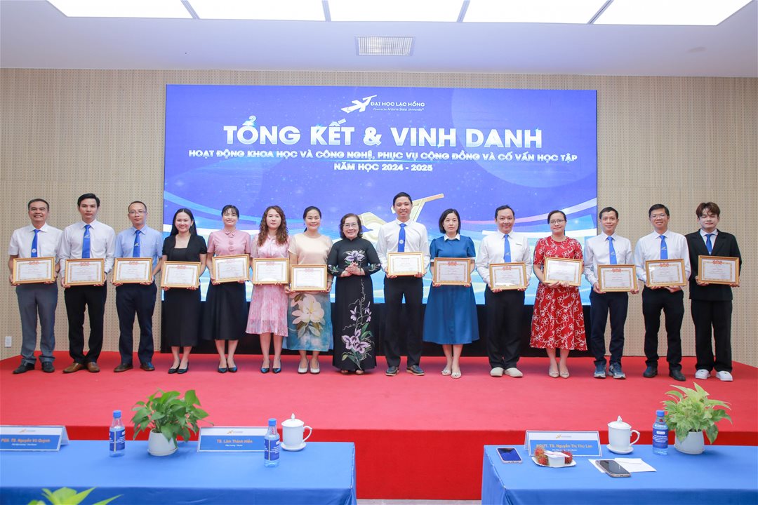 Vinh danh khen thưởng các cá nhân, nhóm tác giả trong lĩnh vực Khoa học và Công nghệ, kết nối phục vụ cộng đồng, và công tác sinh viên