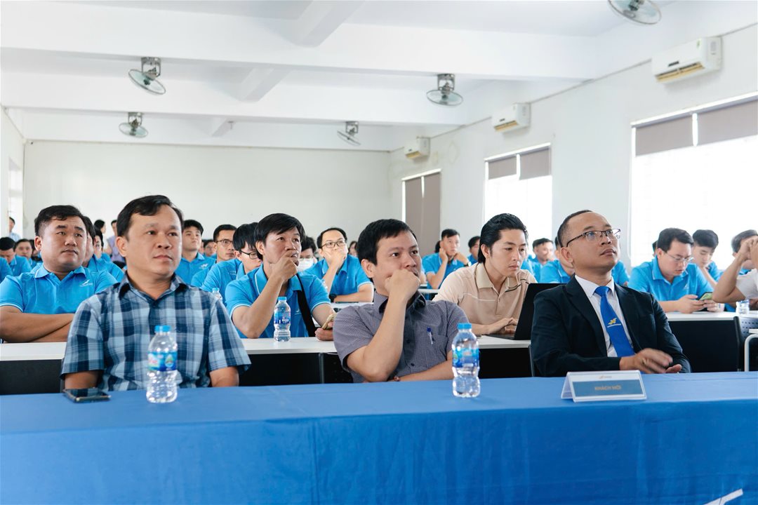 Buổi hội thảo diễn ra thành công với đông đảo sinh viên