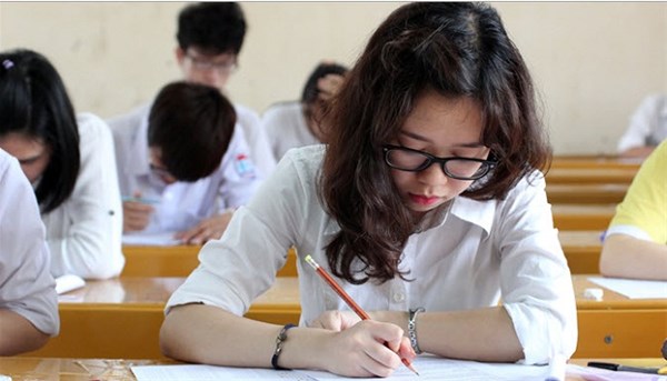 Với dạng bài điền từ thí sinh nên ôn tập bằng cách làm thật nhiều đề luyện thi